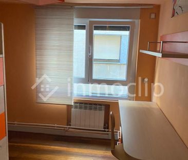 Piso de alquiler en Calle Villar y Macías, Sancti Spiritus - San Juan - Photo 3