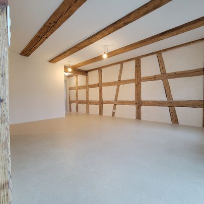 Neubau - Charmante Wohnung mit Sichtbalken und grossem Turmbalkon! - Photo 1