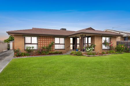 Great Family Home on a large block! - Photo 5