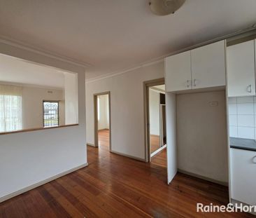 Charming Unit for Lease - Photo 2