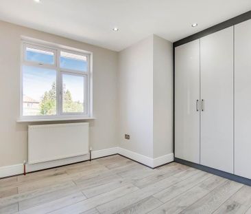 3 bedroom flat to rent - Photo 6