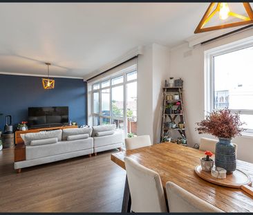 Spacious, Stylish & Superb Caulfield North Living - Photo 2