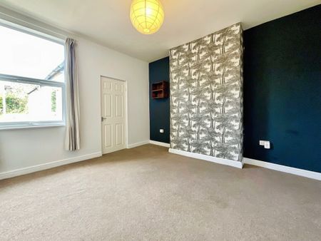 3 bedroom Mid Terraced House to let - Photo 4