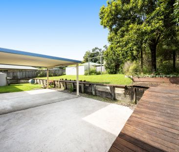 Great Family Home with Large Shed - Photo 5