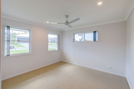 33 Raven Court, Park Ridge QLD 4125 - House For Rent | Domain - Photo 5