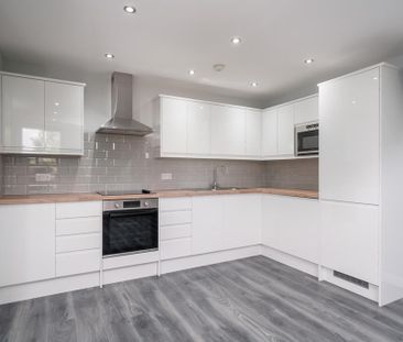 2 bedroom flat to rent - Photo 2