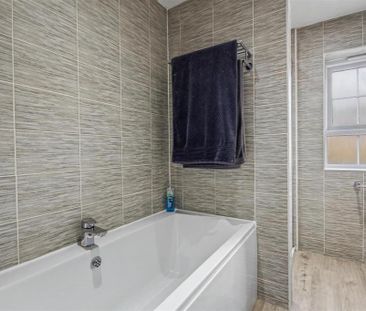 4 bedroom detached house to rent - Photo 3