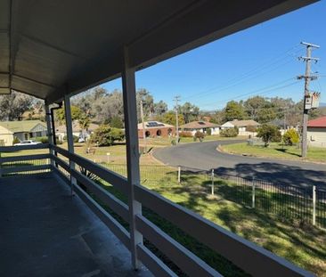 Renovated 3 Bedroom Home - Photo 4