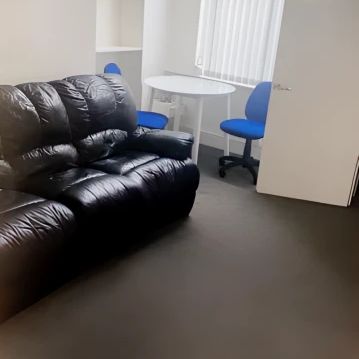 3 Bedrooms - Photo 1