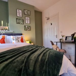 Room 2 - Photo 2