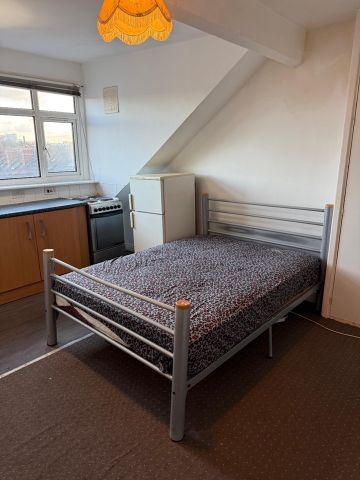 Studio Flat, Harehills Avenue, LS8 - Photo 3