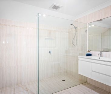 Spacious Family Home within short walk to Killcare Beach - Photo 4