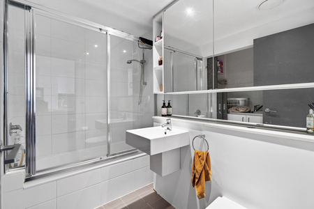 Spacious Unit in the Heart of Hamilton! - Photo 4