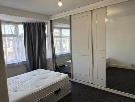 7 bedroom semi-detached house to rent - Photo 4