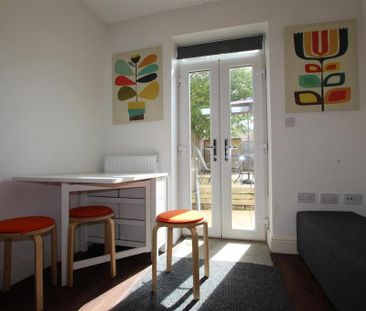 1 bedroom in a house share to rent - Photo 5