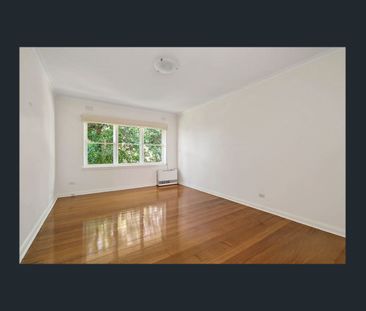 2-Bedroom Apartment with Car Park in Prime Hawthorn Location - Photo 4