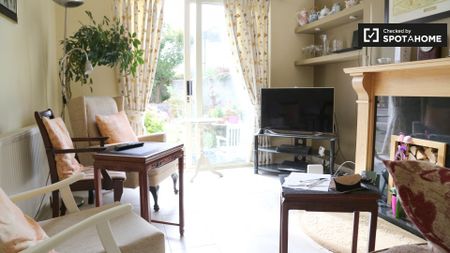 Room for rent in lovely 5-bedroom house in Rathfarnh, Dublin - Photo 4