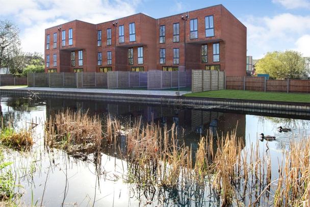 Canalside Mews, Woking, Surrey, GU21 - Photo 1