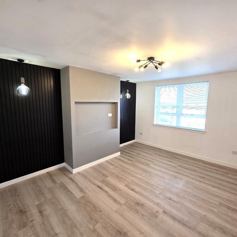 3 bedroom flat to rent - Photo 1