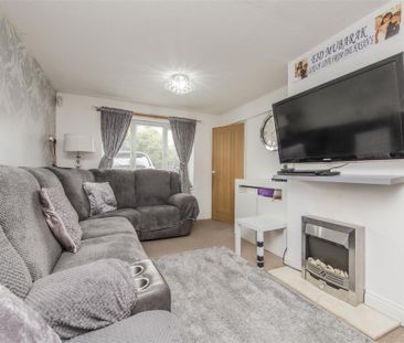 3 bed House - Semi-Detached To Let - Photo 3