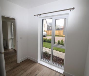 4 bedroom detached house to rent - Photo 5