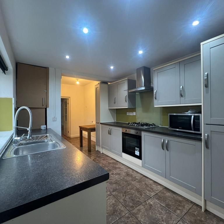 3 bedroom terraced house to rent - Photo 1