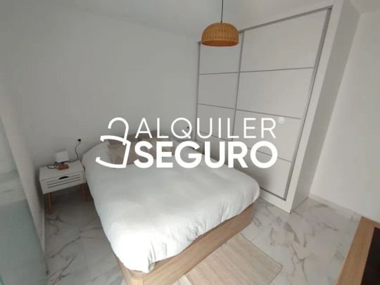 Alquiler de piso en Calle Espliego - Photo 1