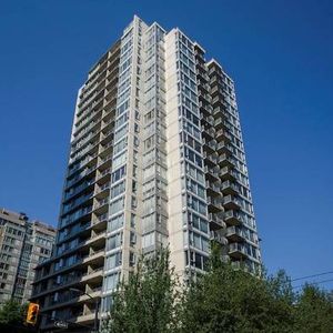 Great location~Furnished one bedroom+Den in Yaletown - Photo 2