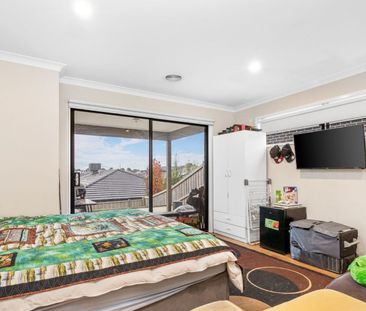 Room for rent in 8 Bedroom Sharehouse in Curlewis - Photo 1