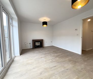 Three bedroom semi detached house - Photo 1