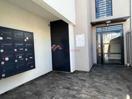 Location Appartement 2 pièces 51m² ST PIERRE 97410 - Photo 4