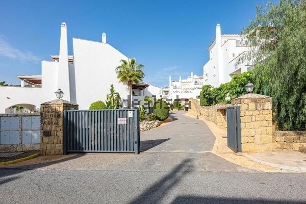 Alquiler de piso en Los Naranjos - Photo 1