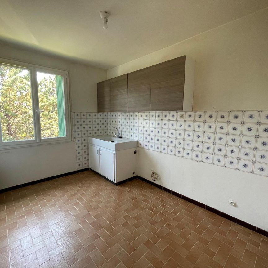 Location Appartement 3 pièces 64m² ST MAXIMIN LA STE BAUME 83470 - Photo 1
