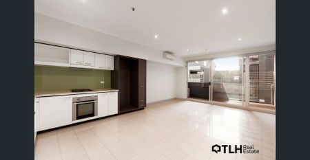 SPACIOUS TWO BEDROOM APARTMENT IN THE HEART OF PRAHRAN - Photo 2