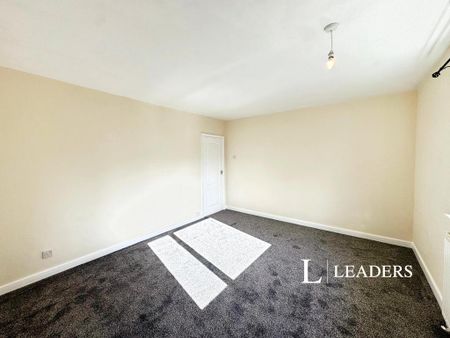 3 bedroom end of terrace house to rent - Photo 2