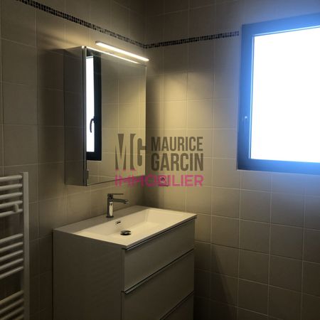 A LOUER - APPARTEMENT BEAUMES DE VENISE - 3 pièces 72.06m² - Photo 3