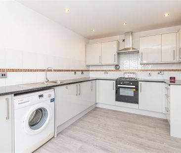 3 bed Apartment To Let - Photo 5