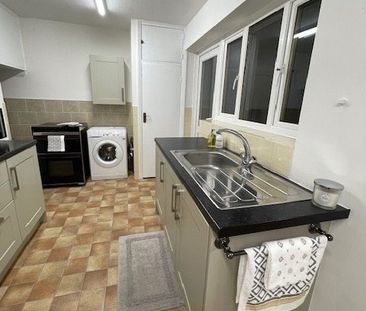 Snakes Lane, Southend-on-Sea, Essex, SS2 6UA - Photo 5