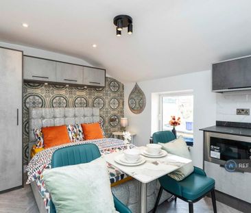 1 bedroom in a house share to rent - Photo 4