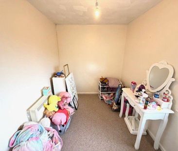 3 bedroom flat to rent - Photo 4