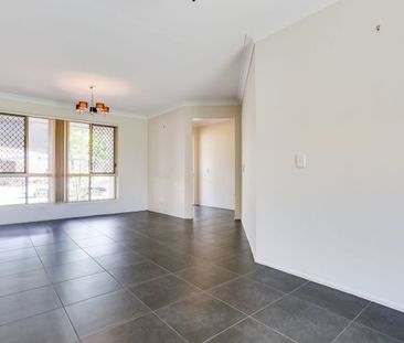 Available Soon Walk to Bus Stop and Calamvale Community College. - Photo 2