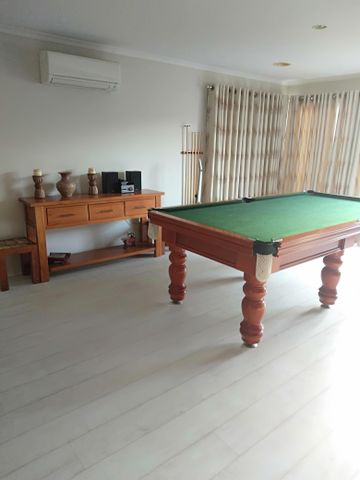 Cranbourne East - Photo 2