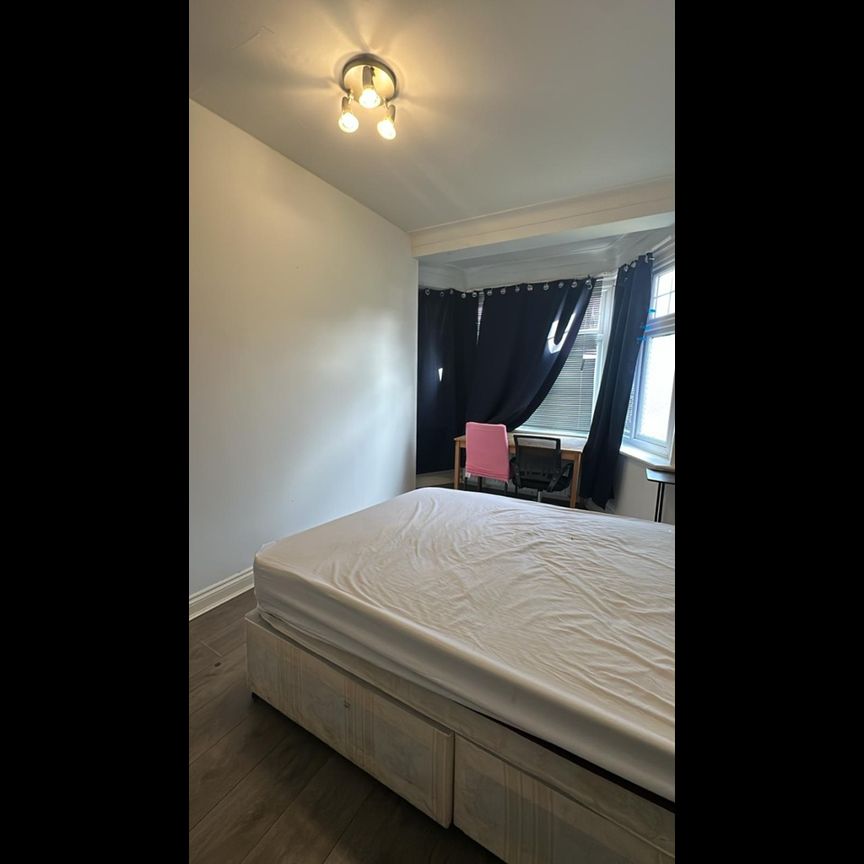 Room in a Shared House, Rowsley Avenue, NW4 - Photo 1