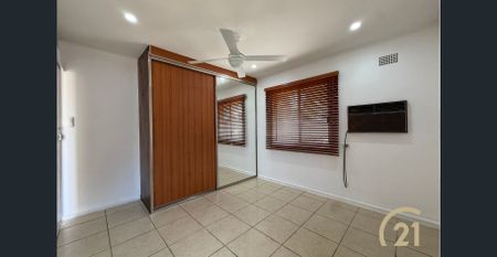 Spacious Home with Pool Moments from Liverpool CBD! - Photo 2