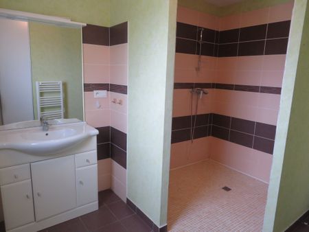 Location Maison 4 pièces 115m² MAGNAC LAVAL 87190 - Photo 3