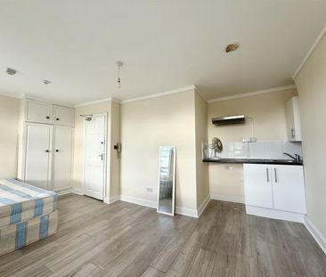 studio property to let - Photo 2