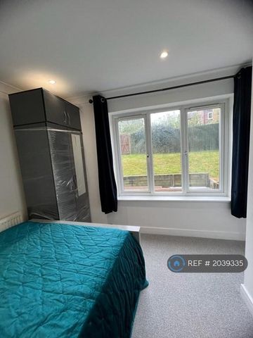 1 bedroom in a house share to rent - Photo 5