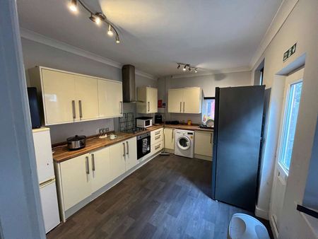 5 bedroom house share near Hull Royal Room 2 - Photo 5