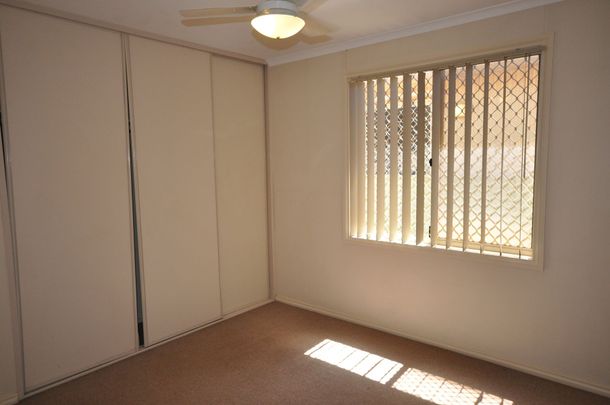 Comfortable 3x1 Close to Shops, Schools & Local Amenities - Photo 1