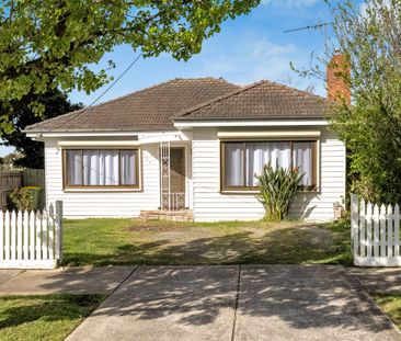 Spacious Family Home in Northcote - Photo 2